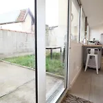Plain-pied - 5 Couchages - Billard - Babyfoot - Terrasse - Jardin - Veranda - 4 & Canape Convertible - Netflix - Amazon Prime - Wifi - Stationnement Gratuit Devant - Centre - Gere Par Presta-zen'services Apartman