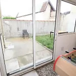 Plain-pied - 5 Couchages - Billard - Babyfoot - Terrasse - Jardin - Veranda - 4 & Canape Convertible - Netflix - Amazon Prime - Wifi - Stationnement Gratuit Devant - Centre - Gere Par Presta-zen'services *