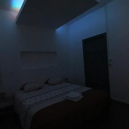 Appartement Plain-pied - 5 Couchages - Billard - Babyfoot - Terrasse - Jardin - Véranda - 4 Chambres&canapé Convertible - Netflix - Amazon Prime - Wifi - Stationnement Gratuit Devant - Centre - Géré Par Presta-zen'services *