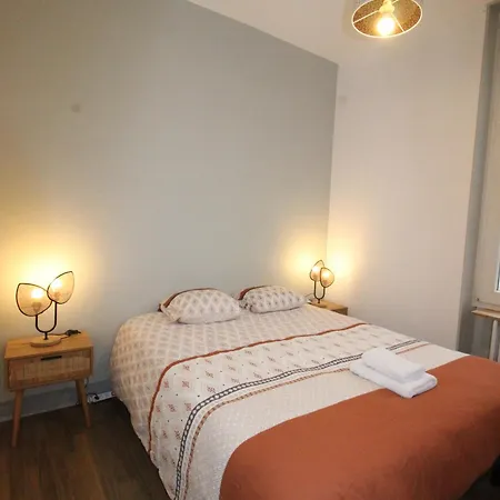Plain-pied - 5 Couchages - Billard - Babyfoot - Terrasse - Jardin - Veranda - 4 & Canape Convertible - Netflix - Amazon Prime - Wifi - Stationnement Gratuit Devant - Centre - Gere Par Presta-zen'services Apartment