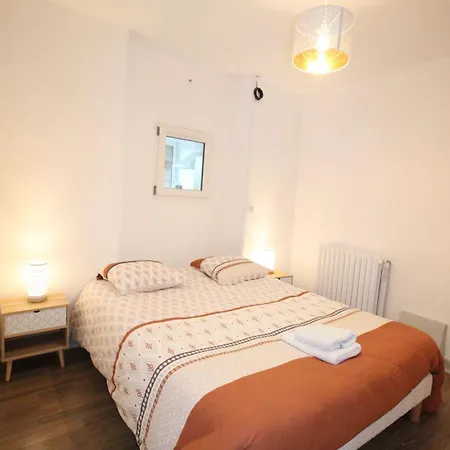 Plain-pied - 5 Couchages - Billard - Babyfoot - Terrasse - Jardin - Veranda - 4 & Canape Convertible - Netflix - Amazon Prime - Wifi - Stationnement Gratuit Devant - Centre - Gere Par Presta-zen'services Apartment Verdun-sur-Meuse