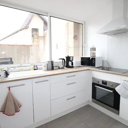 Plain-pied - 5 Couchages - Billard - Babyfoot - Terrasse - Jardin - Véranda - 4 Chambres&canapé Convertible - Netflix - Amazon Prime - Wifi - Stationnement Gratuit Devant - Centre - Géré Par Presta-zen'services *