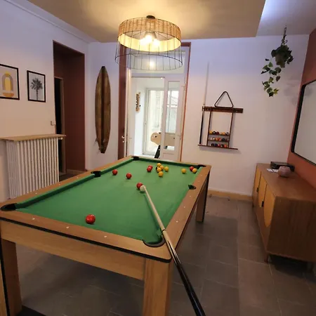Apartment Plain-pied - 5 Couchages - Billard - Babyfoot - Terrasse - Jardin - Veranda - 4 & Canape Convertible - Netflix - Amazon Prime - Wifi - Stationnement Gratuit Devant - Centre - Gere Par Presta-zen'services *