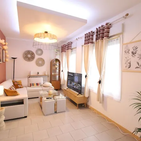 Plain-pied - 5 Couchages - Billard - Babyfoot - Terrasse - Jardin - Veranda - 4 & Canape Convertible - Netflix - Amazon Prime - Wifi - Stationnement Gratuit Devant - Centre - Gere Par Presta-zen'services * Verdun-sur-Meuse