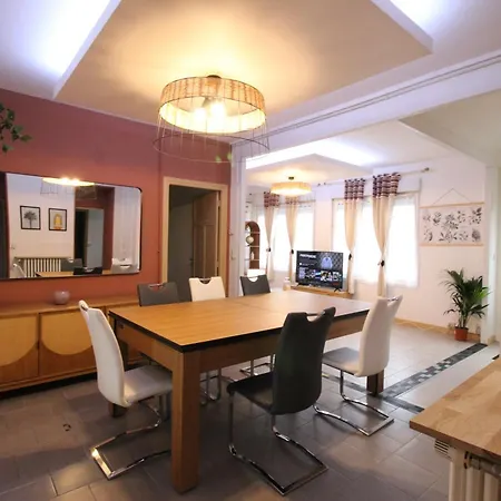 Plain-pied - 5 Couchages - Billard - Babyfoot - Terrasse - Jardin - Veranda - 4 & Canape Convertible - Netflix - Amazon Prime - Wifi - Stationnement Gratuit Devant - Centre - Gere Par Presta-zen'services Verdun