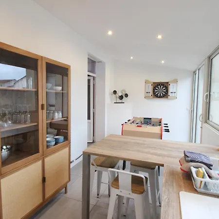 Apartment Plain-pied - 5 Couchages - Billard - Babyfoot - Terrasse - Jardin - Veranda - 4 & Canape Convertible - Netflix - Amazon Prime - Wifi - Stationnement Gratuit Devant - Centre - Gere Par Presta-zen'services Verdun-sur-Meuse