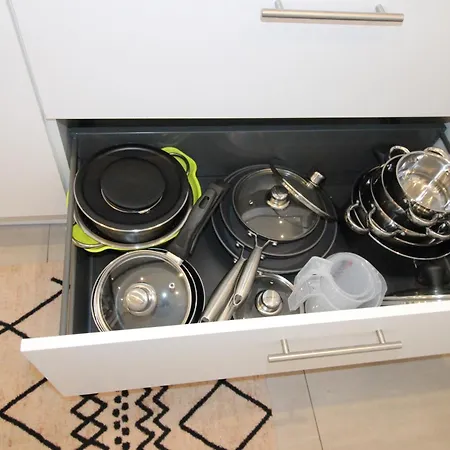 Plain-pied - 5 Couchages - Billard - Babyfoot - Terrasse - Jardin - Véranda - 4 Chambres&canapé Convertible - Netflix - Amazon Prime - Wifi - Stationnement Gratuit Devant - Centre - Géré Par Presta-zen'services Verdun