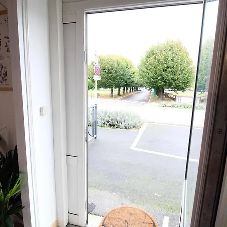 Plain-pied - 5 Couchages - Billard - Babyfoot - Terrasse - Jardin - Véranda - 4 Chambres&canapé Convertible - Netflix - Amazon Prime - Wifi - Stationnement Gratuit Devant - Centre - Géré Par Presta-zen'services
