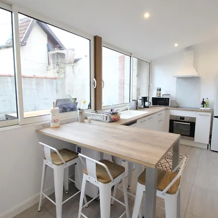 Plain-pied - 5 Couchages - Billard - Babyfoot - Terrasse - Jardin - Veranda - 4 & Canape Convertible - Netflix - Amazon Prime - Wifi - Stationnement Gratuit Devant - Centre - Gere Par Presta-zen'services Apartment Verdun-sur-Meuse