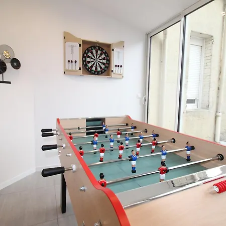 Plain-pied - 5 Couchages - Billard - Babyfoot - Terrasse - Jardin - Veranda - 4 & Canape Convertible - Netflix - Amazon Prime - Wifi - Stationnement Gratuit Devant - Centre - Gere Par Presta-zen'services Apartmán *