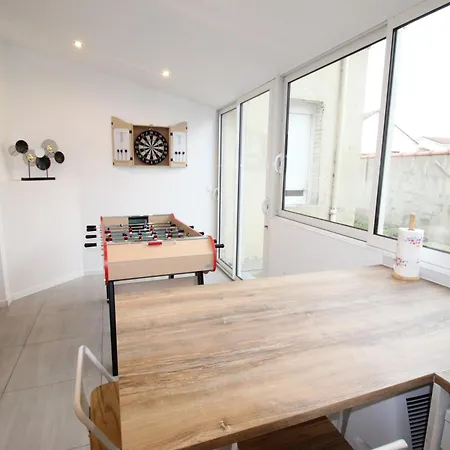 Apartmán Plain-pied - 5 Couchages - Billard - Babyfoot - Terrasse - Jardin - Veranda - 4 & Canape Convertible - Netflix - Amazon Prime - Wifi - Stationnement Gratuit Devant - Centre - Gere Par Presta-zen'services *