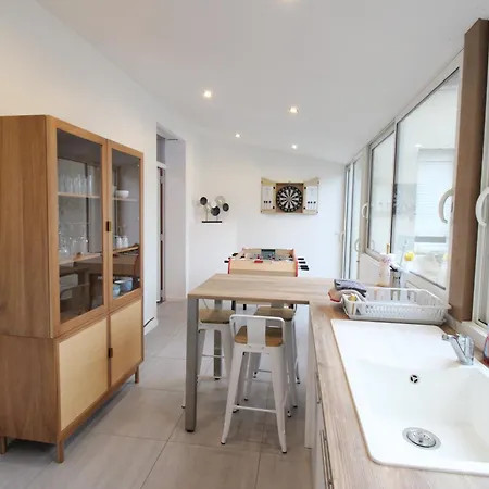 Plain-pied - 5 Couchages - Billard - Babyfoot - Terrasse - Jardin - Veranda - 4 & Canape Convertible - Netflix - Amazon Prime - Wifi - Stationnement Gratuit Devant - Centre - Gere Par Presta-zen'services