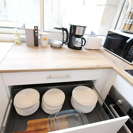 Apartment Plain-pied - 5 Couchages - Billard - Babyfoot - Terrasse - Jardin - Veranda - 4 & Canape Convertible - Netflix - Amazon Prime - Wifi - Stationnement Gratuit Devant - Centre - Gere Par Presta-zen'services