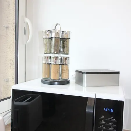 Plain-pied - 5 Couchages - Billard - Babyfoot - Terrasse - Jardin - Veranda - 4 & Canape Convertible - Netflix - Amazon Prime - Wifi - Stationnement Gratuit Devant - Centre - Gere Par Presta-zen'services *