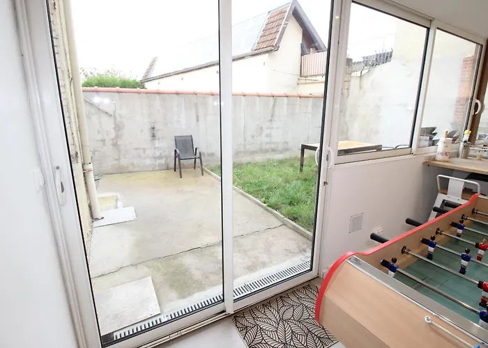 Plain-pied - 5 Couchages - Billard - Babyfoot - Terrasse - Jardin - Veranda - 4 & Canape Convertible - Netflix - Amazon Prime - Wifi - Stationnement Gratuit Devant - Centre - Gere Par Presta-zen'services *